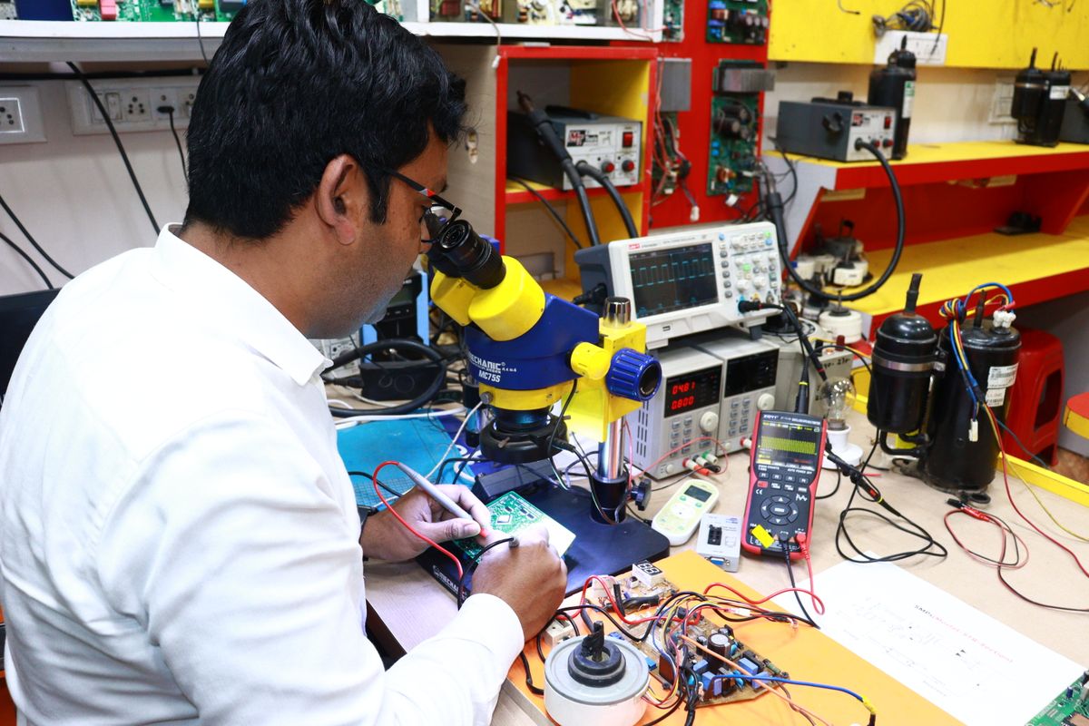 Micro-soudure carte mère électronique à Marseille 14e